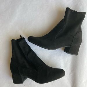 Womens Naturalizer Black Faux Suede Daley Ankle Zip Bootie size 9